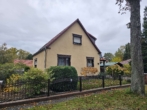 Hausansicht - Neuer Preis!!! Flexibles Einfamilienhaus mit großem Potenzial und Nebengelass